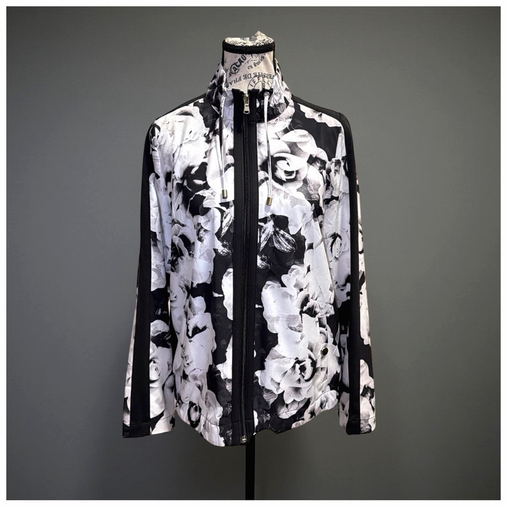 Zenergy by Chico’s Black & White Floral Zip-Front Jacket | Size 0